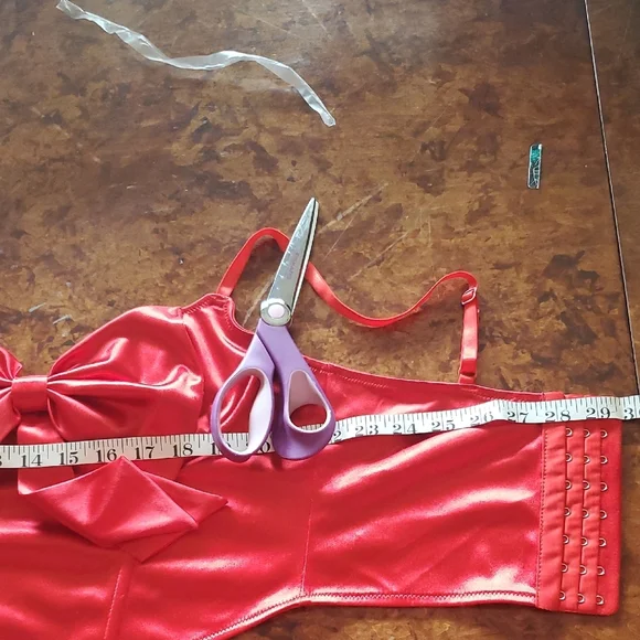 Elegant Red Satin Bow Bustier - Picture 2 of 5